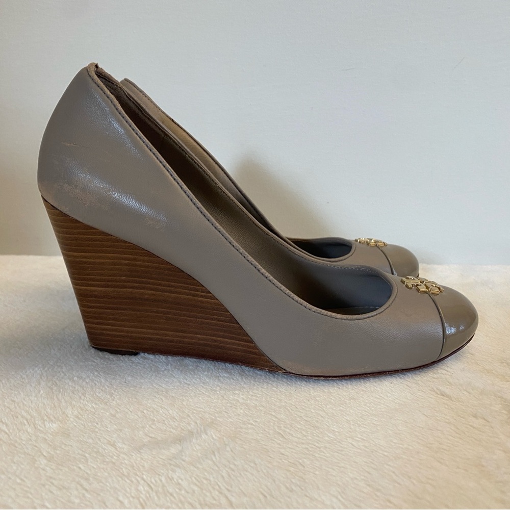 Tory Burch Jolie Logo Closed Toe Wedge Pump in French Gray